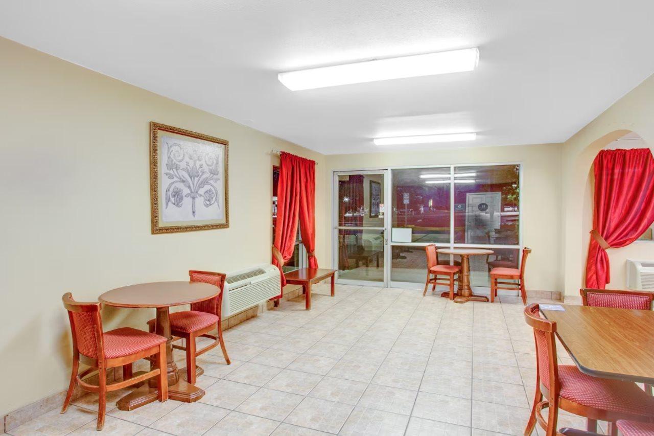 Baymont By Wyndham Coalinga Exterior foto