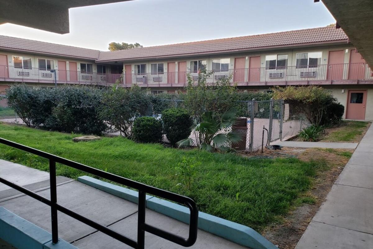 Baymont By Wyndham Coalinga Exterior foto
