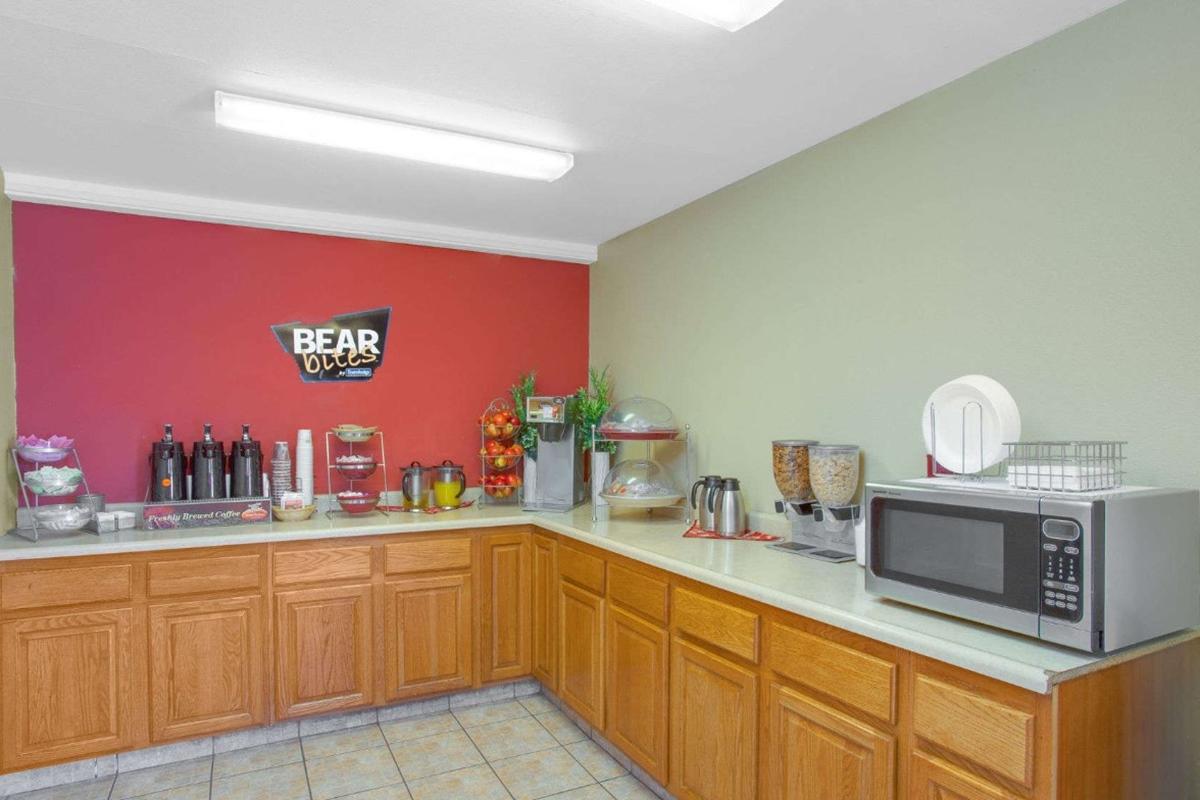 Baymont By Wyndham Coalinga Exterior foto