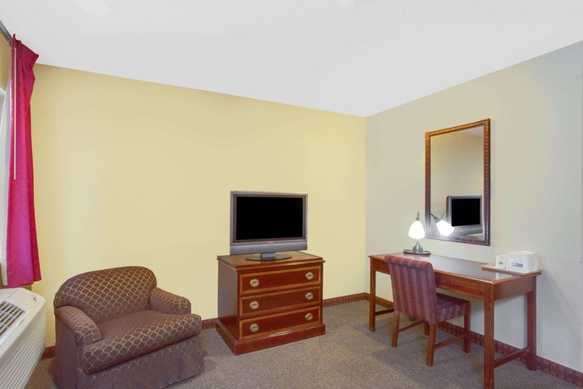 Baymont By Wyndham Coalinga Exterior foto