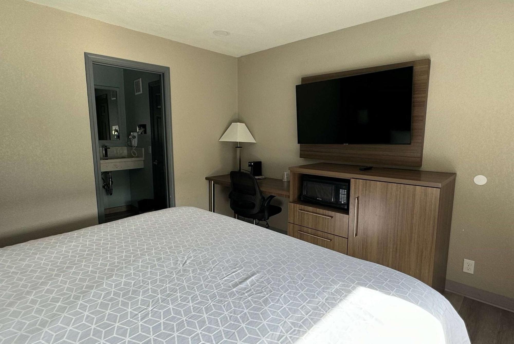 Baymont By Wyndham Coalinga Exterior foto