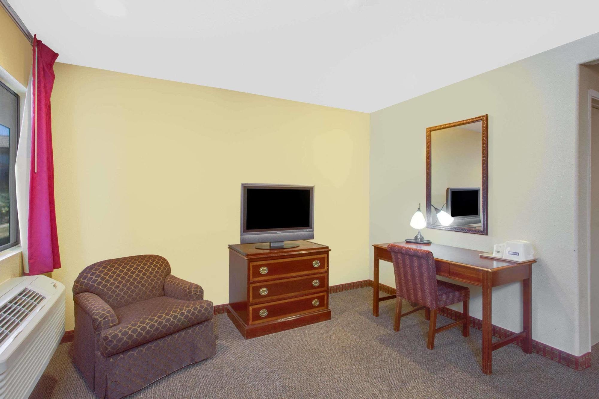 Baymont By Wyndham Coalinga Exterior foto
